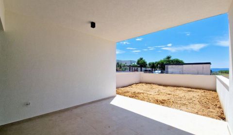 CROATIA - Spacious apartment with a small garden - PRIVLAKA, ZADAR