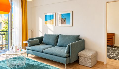 Bright 1-bedroom apartment with 2 balconies, Old Town