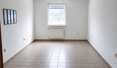 Offices with private parking in Ilava, Kpt. Nálepku
