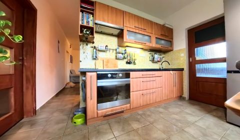 Sale Three bedroom apartment, Three bedroom apartment, Bazovského, Nit