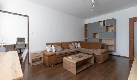 Furnished 2-bedroom apartment with AC, Karlova Ves