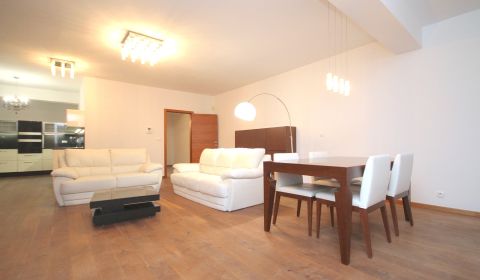 Sale Three bedroom apartment, Three bedroom apartment, Jesenského, Tre