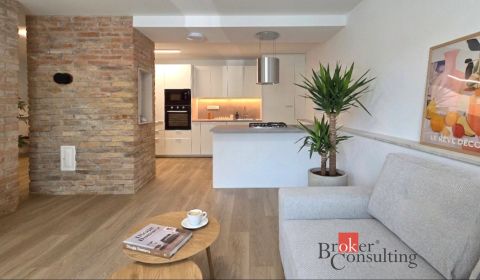 Rent Two bedroom apartment, Bratislava - Staré Mesto, Slovakia