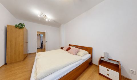 KRAMÁRE– For Rent - 3 SEPARATE NON-PASSING ROOMS | 70 m² | Stromová