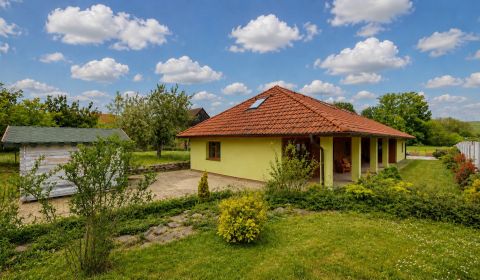 Beautiful family house with large plot and garden in the Čaradice