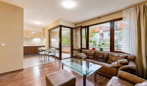 Elegant three-bedroom apartment in GAUDÍ 