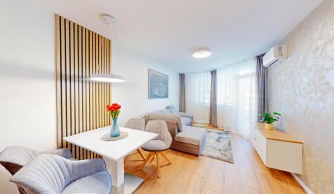 Renovated 2-room apt. with loggia, A/C, parking, Jégeho alej