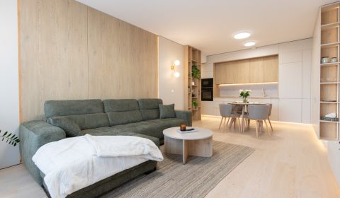 Designer 1-bedroom apartment with loggia, Old Town