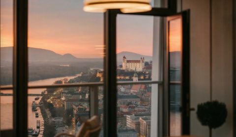 EUROVEA TOWER - 2BED apt. with castle view, 131m2, 37fl.