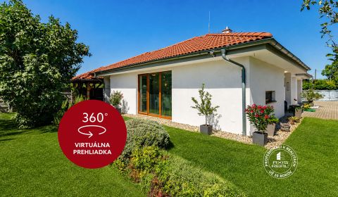 NEW family house with a LARGE GARDEN and a ROOFED TERRACE