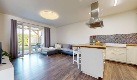 Furnished 3-Bedroom Apartment with Spacious Terrace and Parking – Tomá
