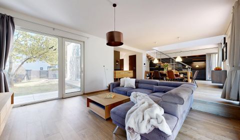 4-Bedroom Family House in Marianka