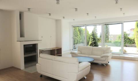 Rent Three bedroom apartment, Three bedroom apartment, Belianska, Brat