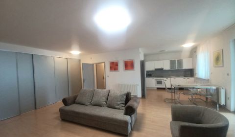 Rent Three bedroom apartment, Three bedroom apartment, Vysoká, Bratisl