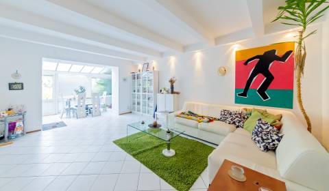 Sunny 1bdr apt 85m2, with terrace and garden, in an amazing location