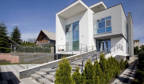 High standard 7bdr family house, 600 m2, A/C, parking, nice view