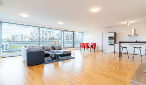 RESERVEDSpacious 2 bdr apt 125 m2, with terrace and parking,KARLOVESKÉ