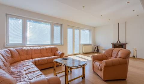 Sunny 4 bdr house 300m2 with sauna and fireplace, garden, garage