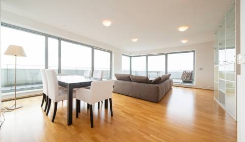 Beautiful 3 bdr apt, 120 m2, terrace and sauna in residential villa