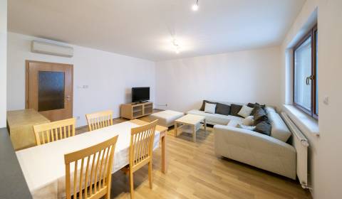 Spacious 2 bdr apt 88 m2, with A/C, glazed balcony and parking