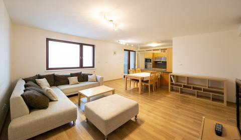 Spacious 2 bdr apt 88 m2, with A/C, glazed balcony and parking