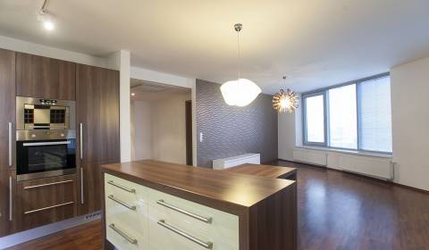 Spacious 3bdr apt 117m2, with A/C, terrace 17m2 and parking, III VEŽE