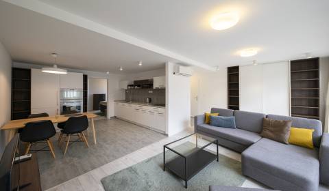 RESERVED Unique 1 bdr apt 56m2, with A/C and terrace in the centre
