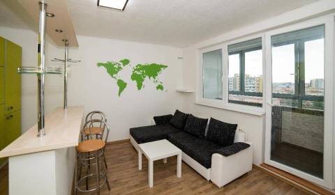 Nice sunny and cozy 1 bdr apt 35m2 with loggia in really good location
