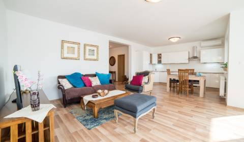 RESERVED Beautiful 1 bdr apartment,72m2, parking, garden, Koliba