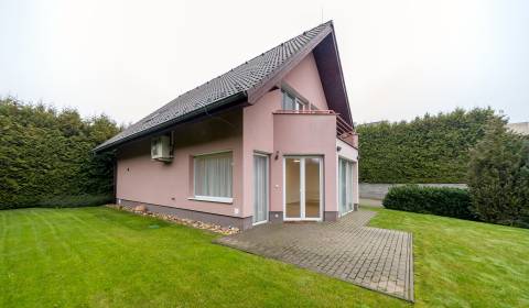 Very nice 4bdr family house 250 m2, with garden and double-garage