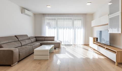 RESERVED Nice 2bdr apt 70m2, with A/C, garden and parking