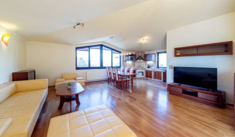 Spacious 3bdr apt in a villa 140m2, terrace with a view and parking