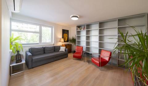 Beautiful 2 bdr apt, 82 m2, furnished, with terrace and cellar