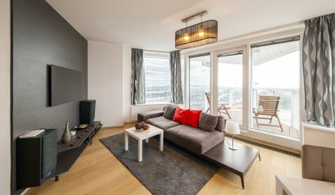 Modern, sunny 3bdr apt, 97m2, loggia, parking, Panorama City