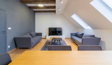 Unique 1bdr apt 110m2 in historical building in the heart of Old town