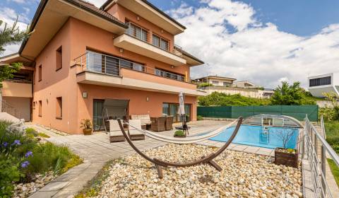 Unique 3 bdr apt in the villa 180m2, unfurnished, with sauna and pool