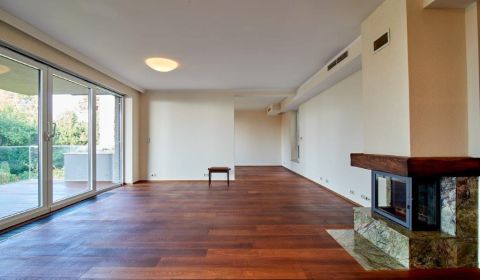 4-room flat near the castle, DIPLOMAT PARK