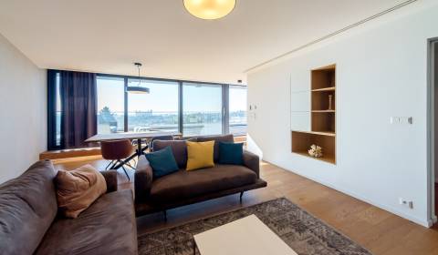 High standard 2bdr apt 95m2, with parking and terrace with castle view