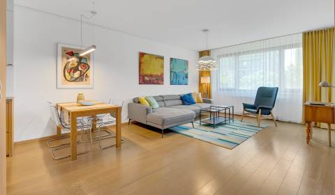 RESERVED Beautiful 1bdr apt 59m2, with loggia and parking ZUCKERMANDEL