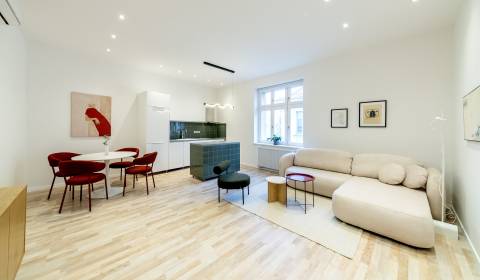 Designer 1bdr apt 60m2,with high ceilings and A/C, right in the center