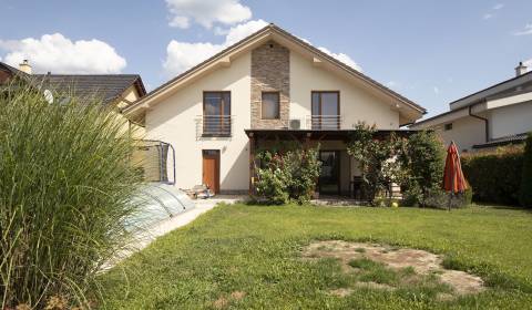 Exclusive 5-bdrm house with garden and pool in Stupava