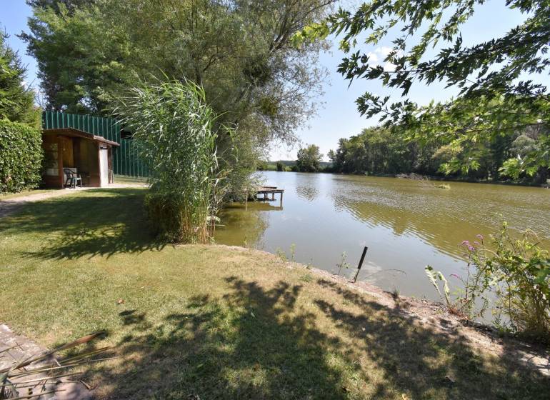 Rekreačný dom na predaj, pri rieke Čierna Voda, viac na: https://reality.intexreal.sk/