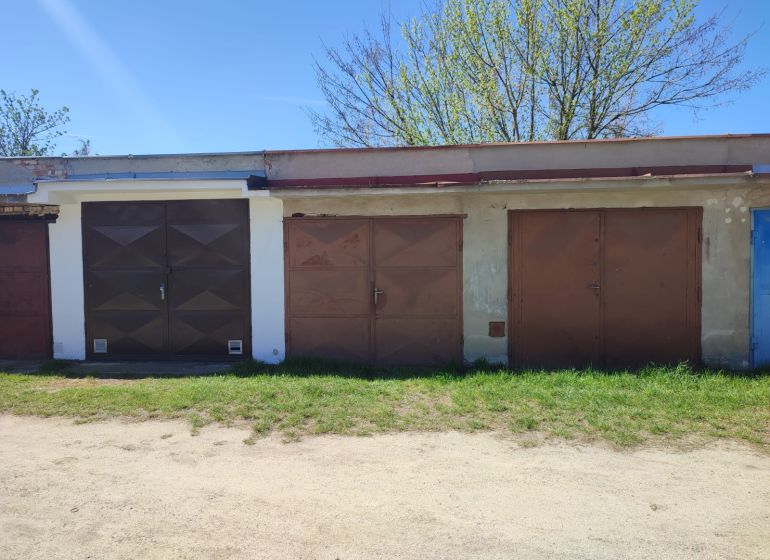 Garages on Veterná Street in Holíč with metal doors and a lawn.