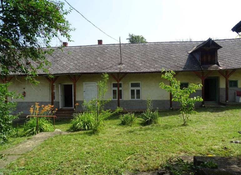 A family house in Tornaszentandrás with a large garden and one attic window.