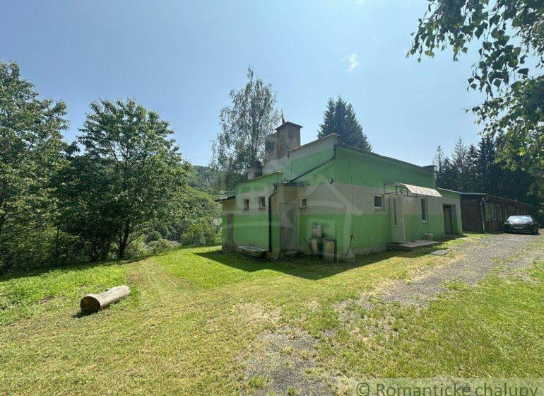 A family house in Poltár surrounded by greenery and the surrounding nature.
