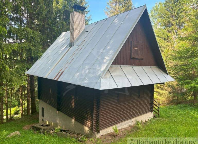 A wooden cottage in Kokava nad Rimavicou, surrounded by forests and greenery.