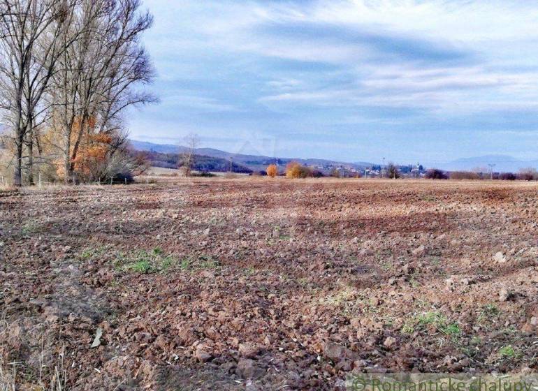 A field in the autumn season with hills in the background offers the tranquility of the countryside and gardens.