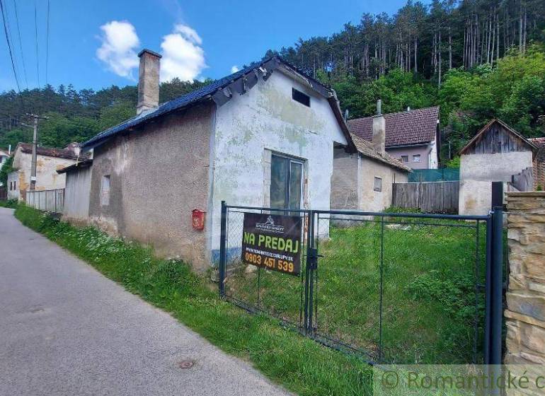 Family house for sale in a picturesque village, surrounded by green forests and tranquility.