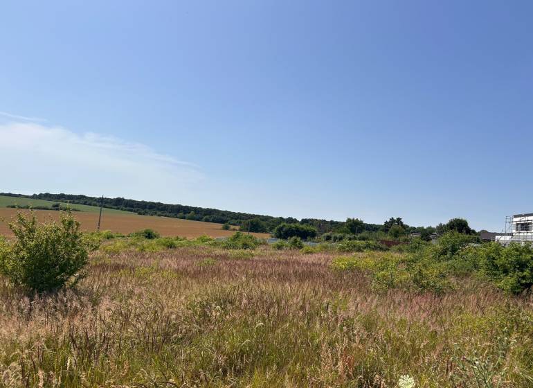 Extensive grassy plots suitable for living in Cabaj-Čápor on a sunny day.