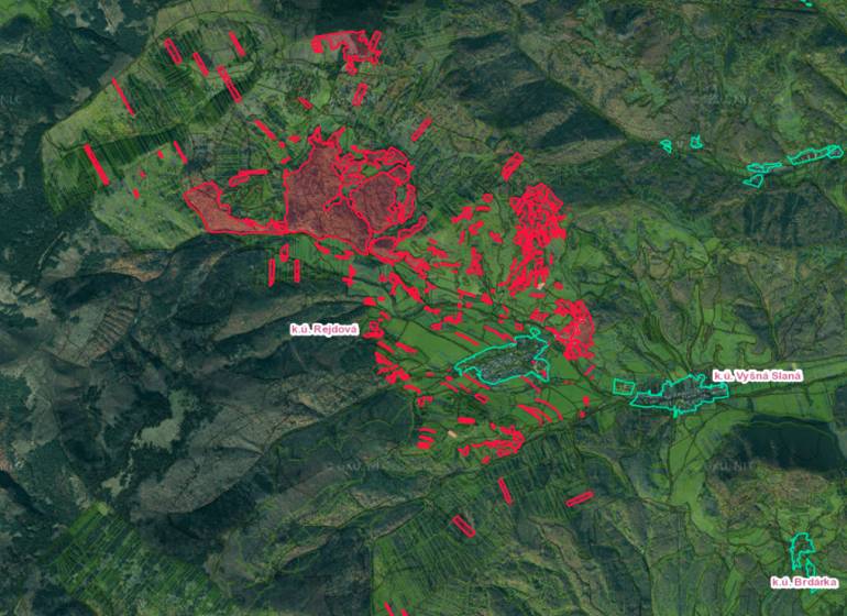Aerial map with marked agricultural and forest lands in the cadastral area of Rejdová.